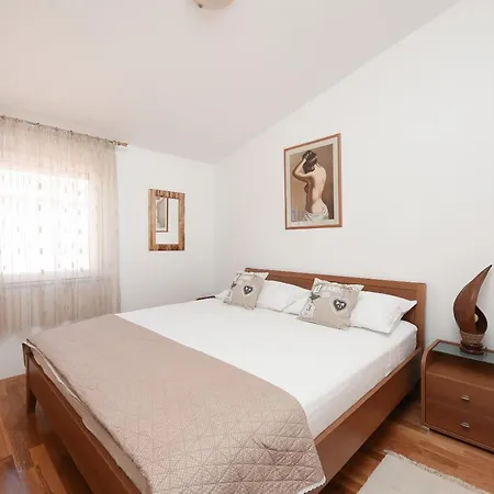 Lola Maria 2 Apartment
